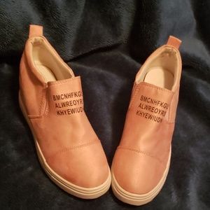 Salmon wedged gym shoes